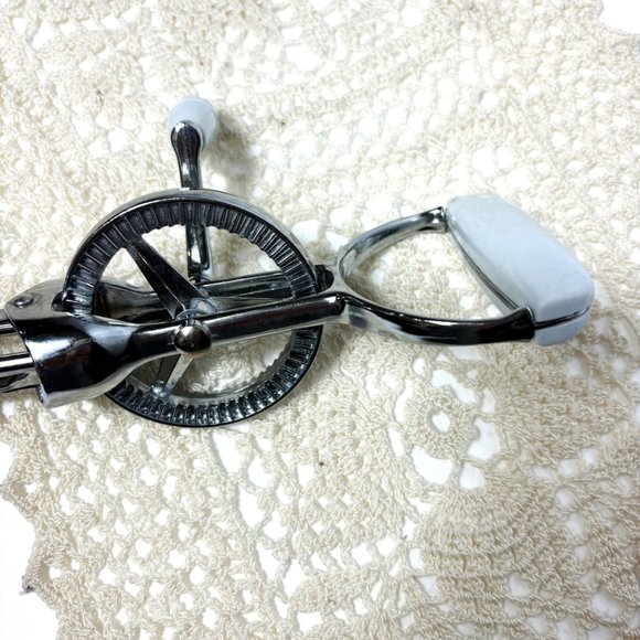Vintage Rotary Hand Mixer Kitchen Utensil Whisk Manual Crank - Picture 4 of 10